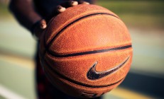 开云体育官网-红牛车队绝地翻盘，皮亚斯特里刷新纪录，F1赛场上的历史性逆转