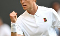 开云体育平台APP-包含温网横扫拉沃尔杯，辛纳刷新纪录的词条