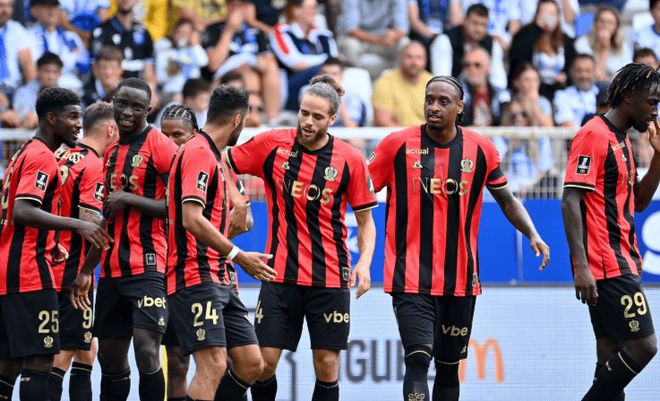 包含弗赖堡主场不敌对手，遭遇连败的词条