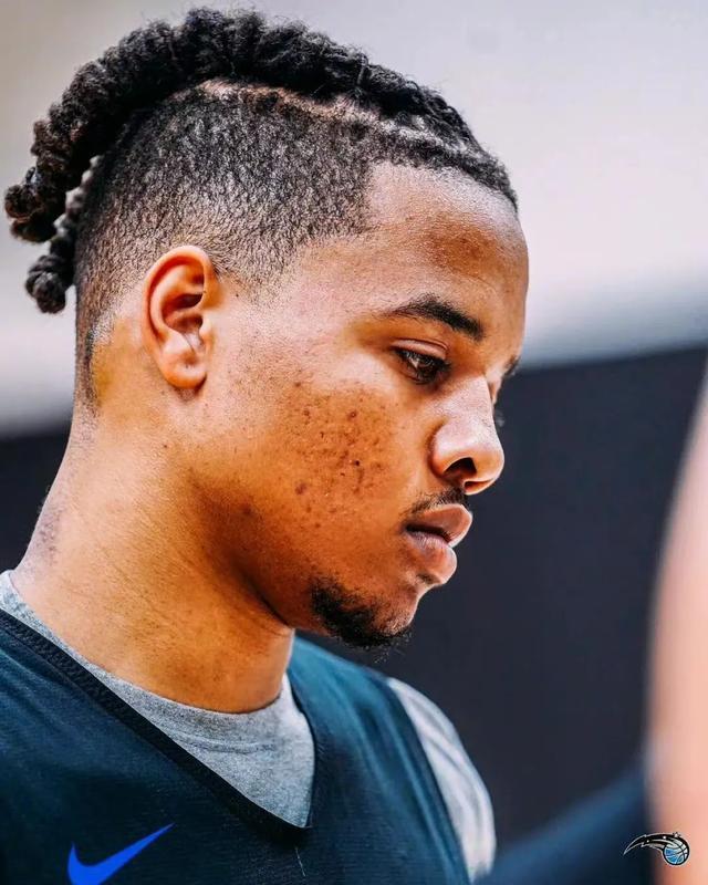 火箭队球员福尔茨复出首发上场