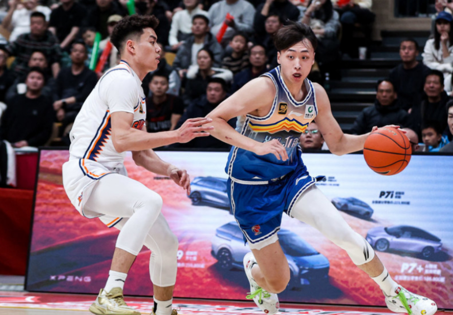 新疆男篮再次展现实力，击败对手并取得连胜
