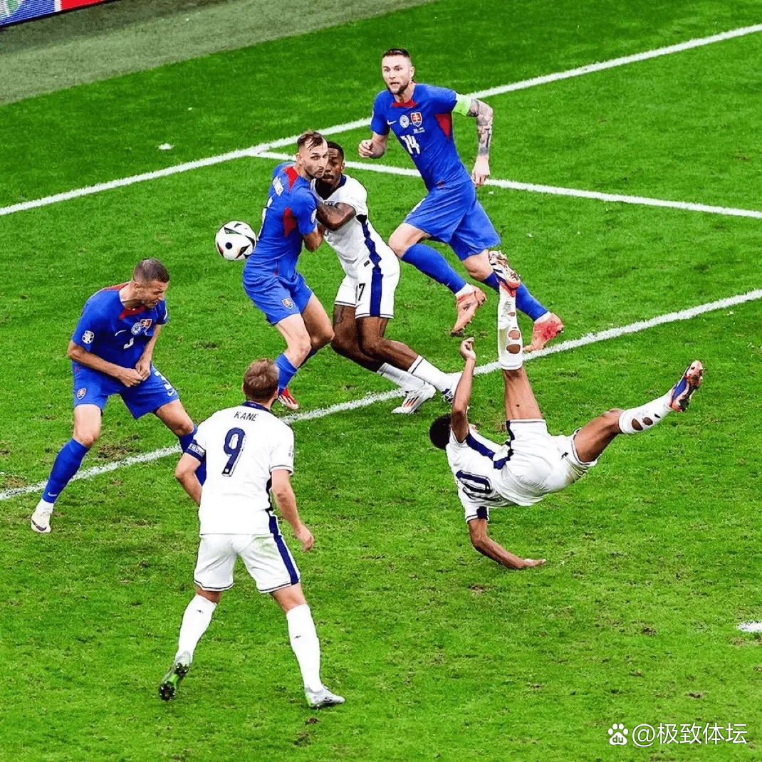 比利时队在欧预赛中迎战英格兰 比利时队在欧预赛中迎战英格兰