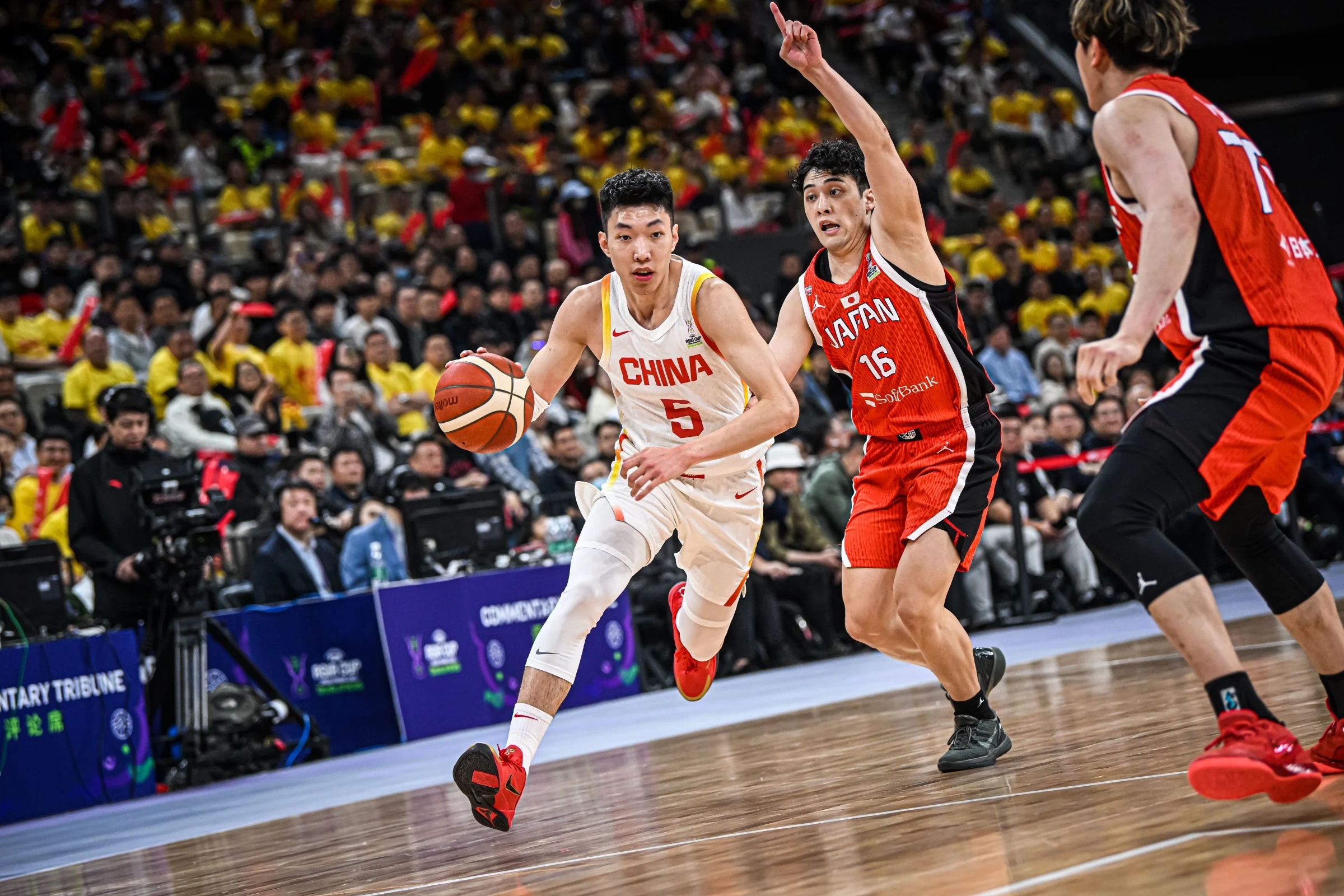 亚洲赛场争夺激烈，胜者成功晋级