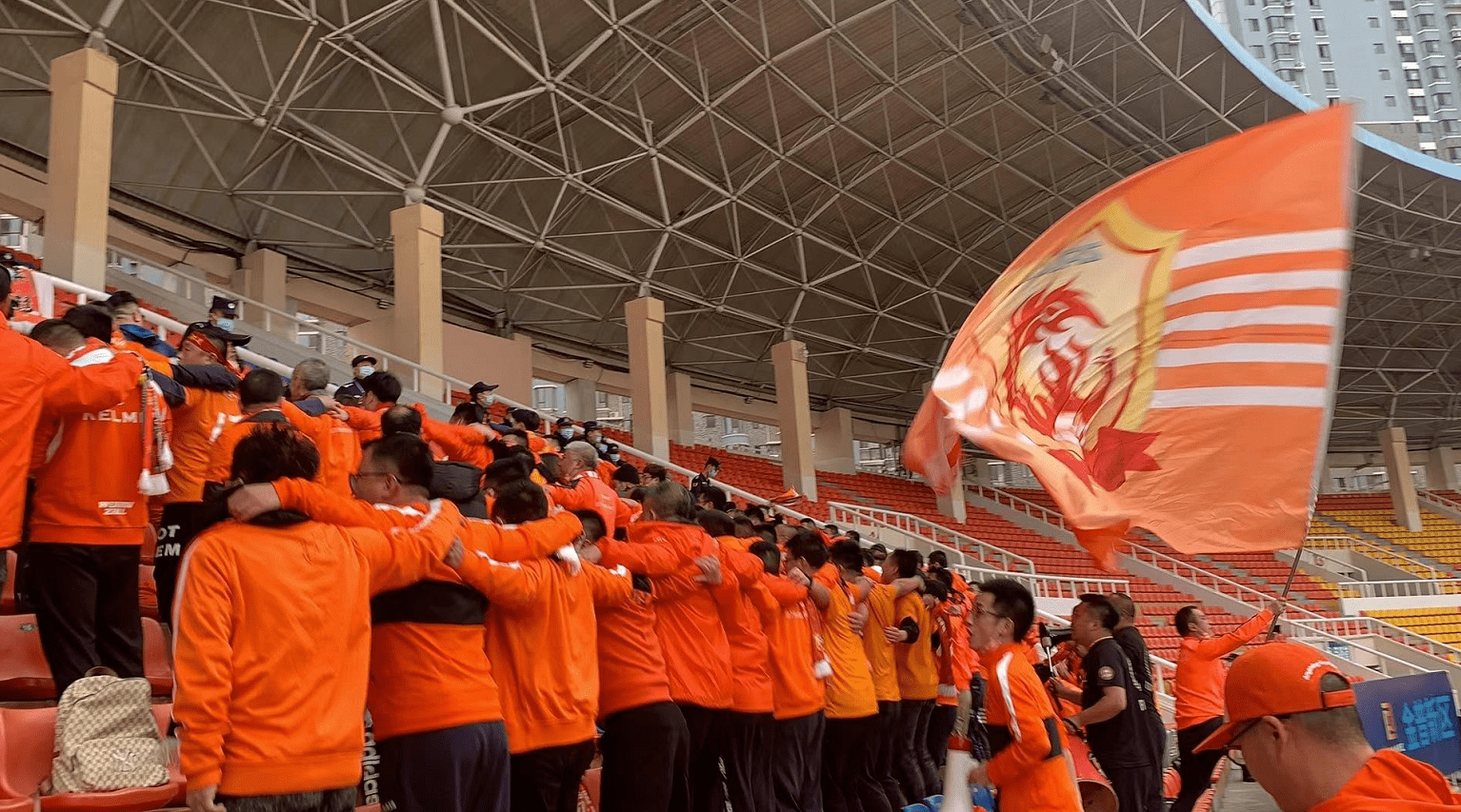 包含大连千兆逼平对手，保级任务仍有希望的词条