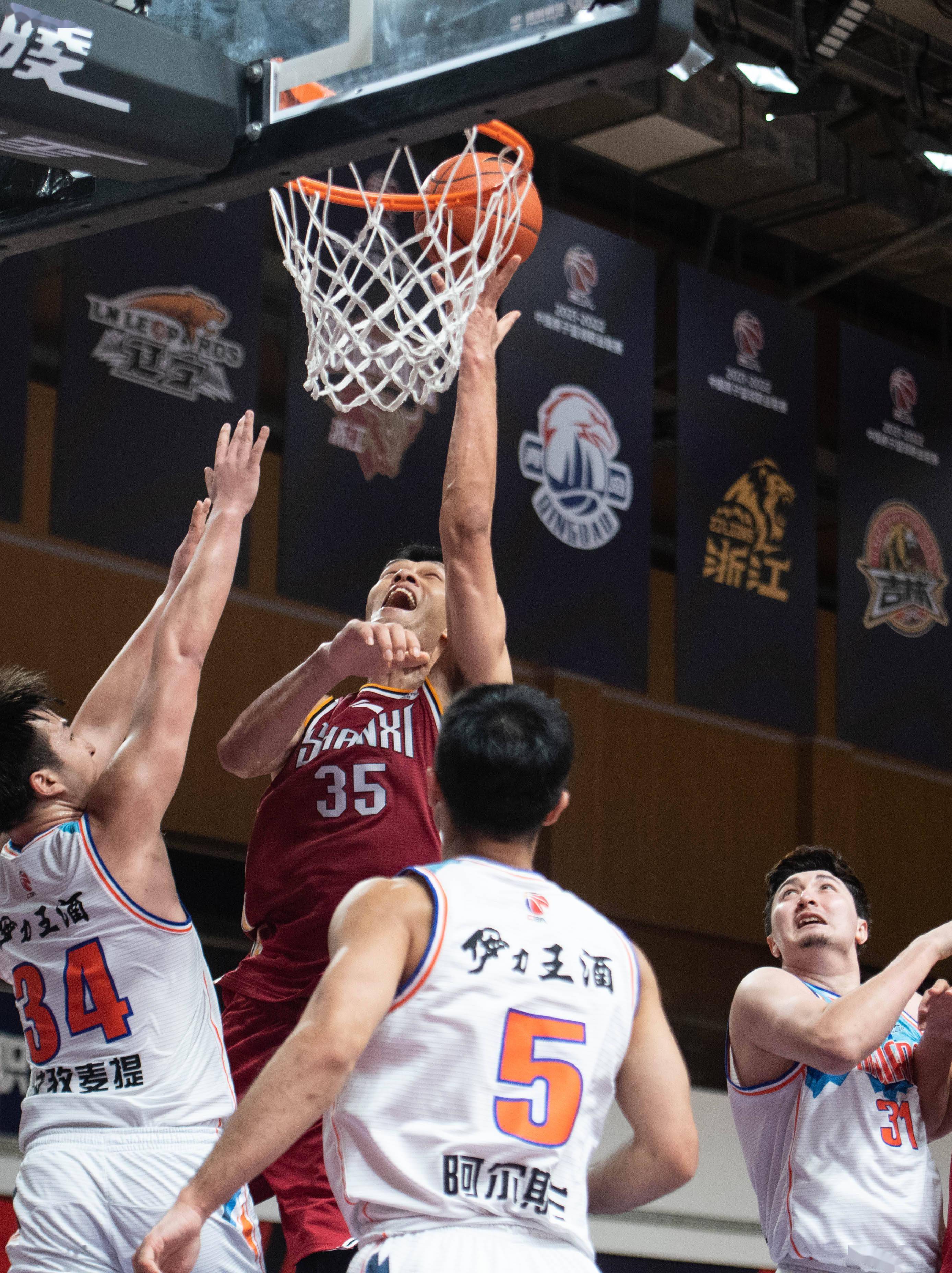 包含新疆队完胜广州队，锡安惊艳四座的词条