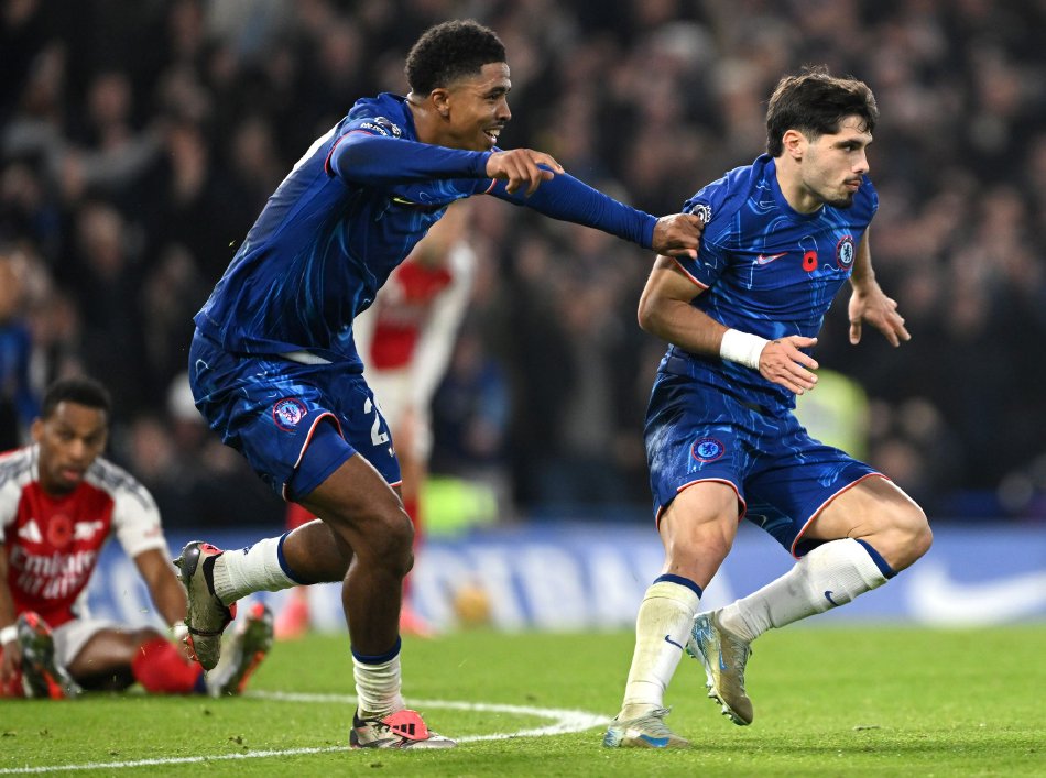 包含切尔西碾压挪威，马丁内利高光表现的词条