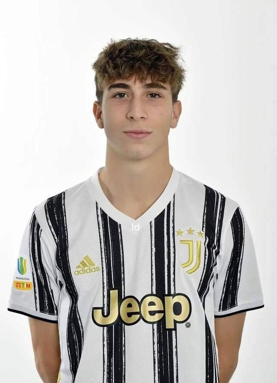 尤文图斯暂居榜首，迎接热那亚挑战