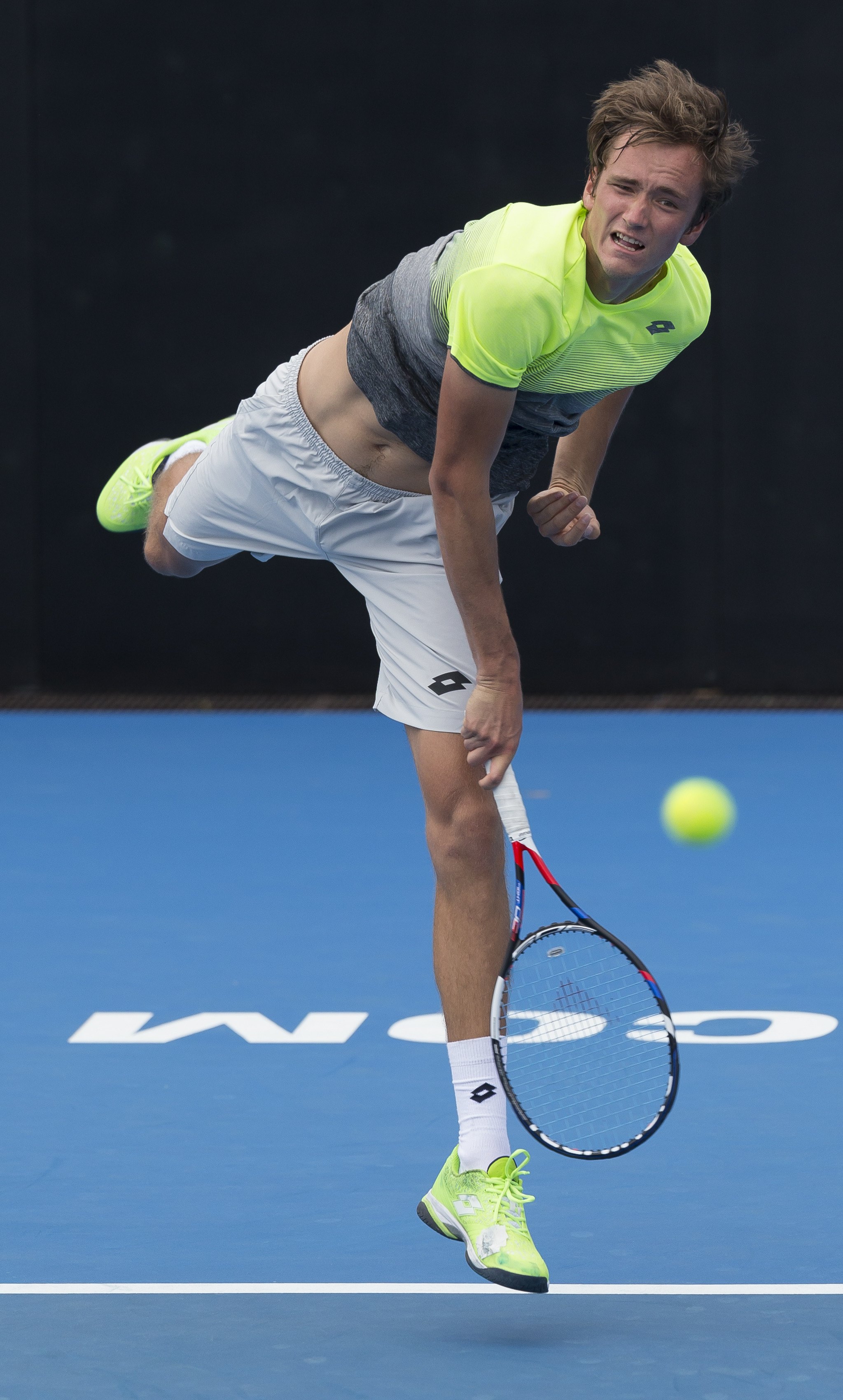 意大利网球队绝地反击世界网球队，梅德韦杰夫高光表现的简单介绍